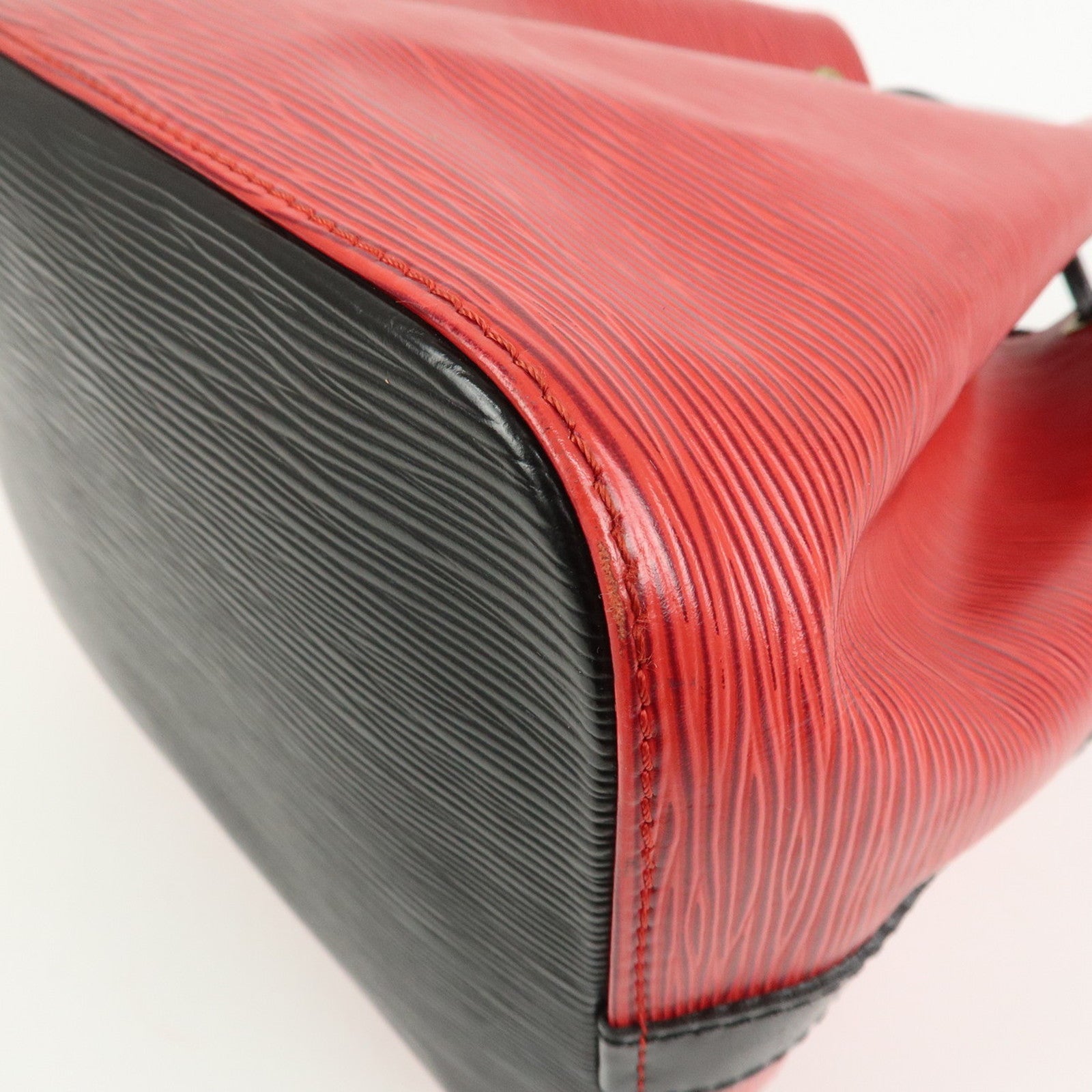 Louis Vuitton Epi Petit Noe Shoulder Bag Bicolor Noir Red M44172