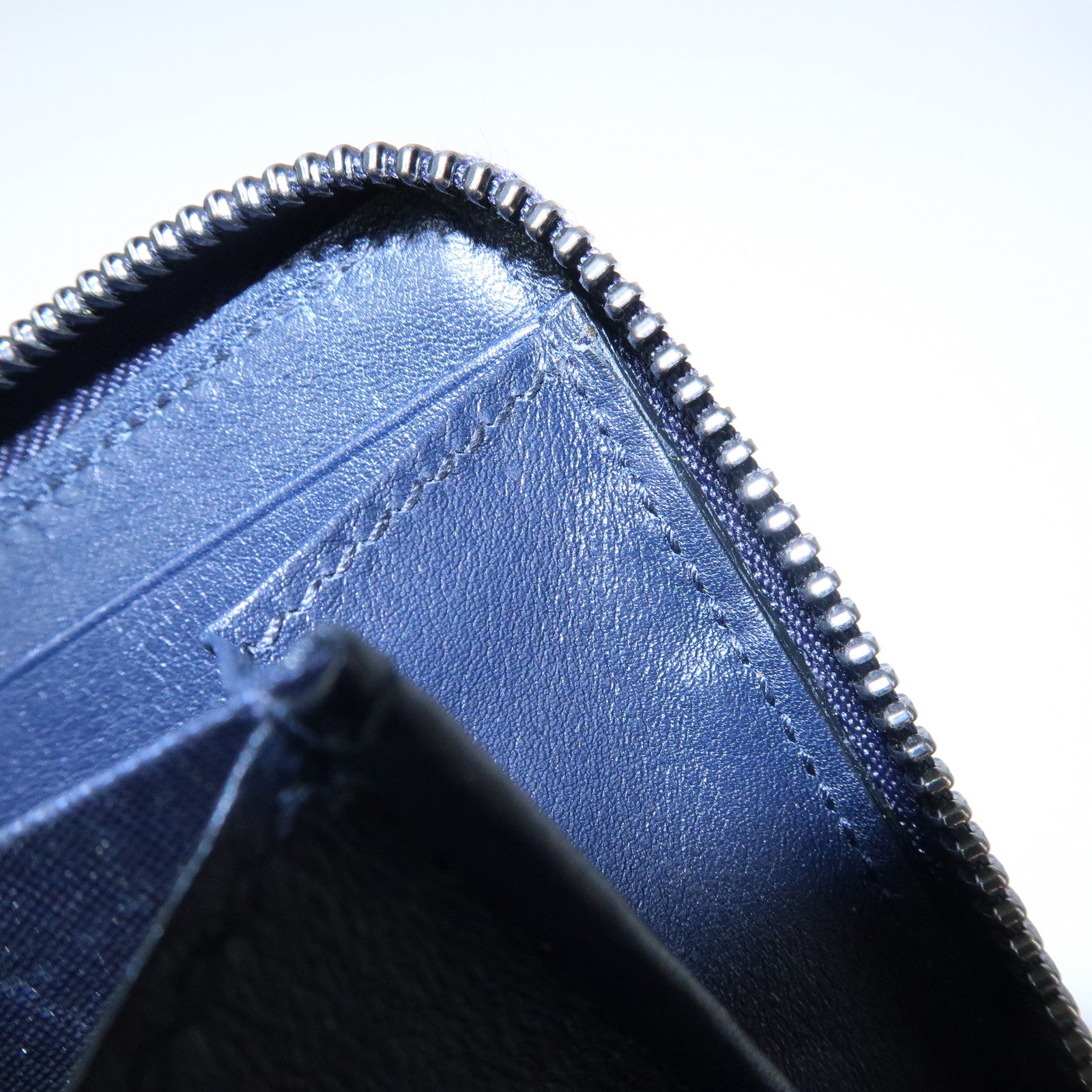 GUCCI Microguccissima Leather Round Zippy Long Wallet Navy 307987