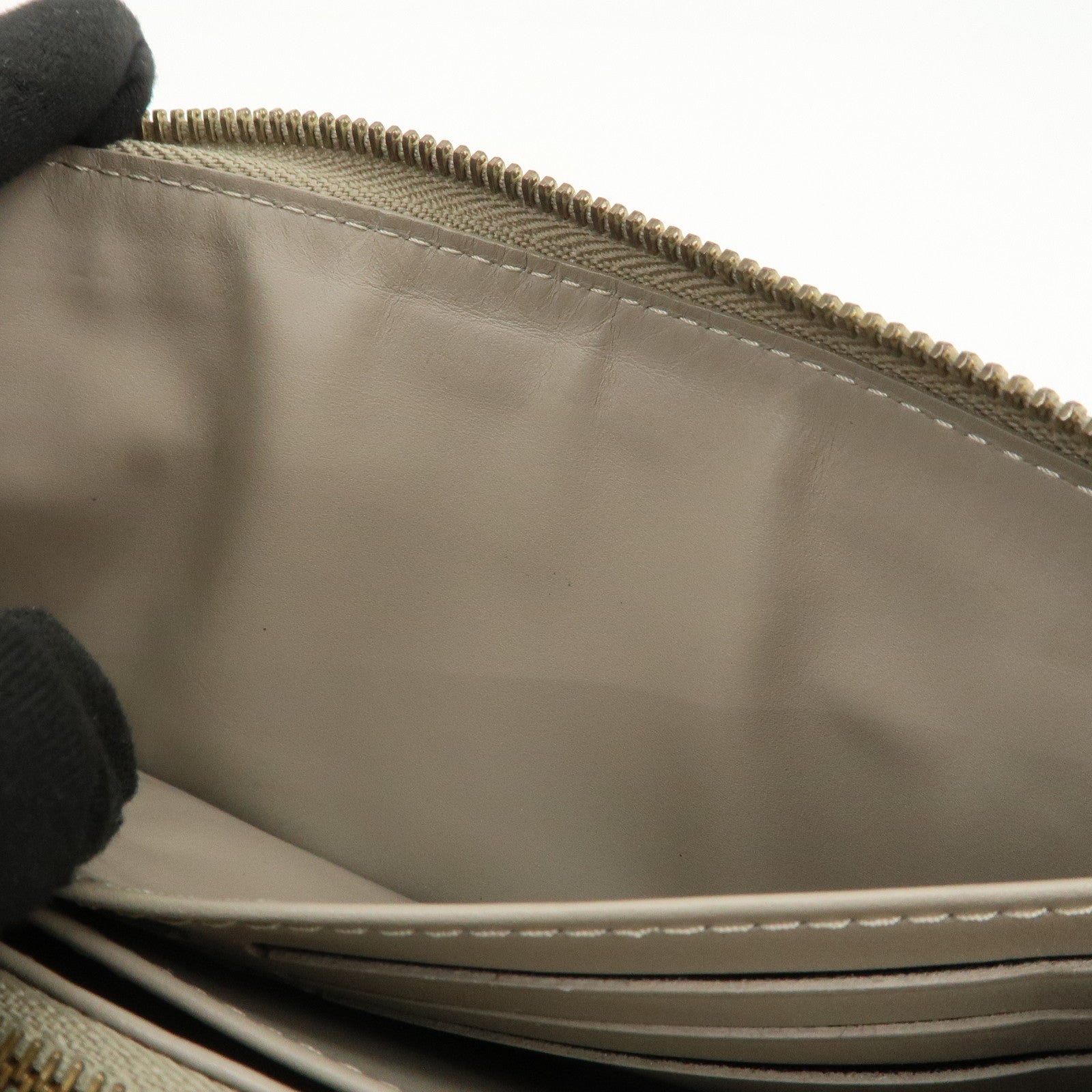 Louis Vuitton Suhali Leather Zippy Long Wallet Vérone M93028