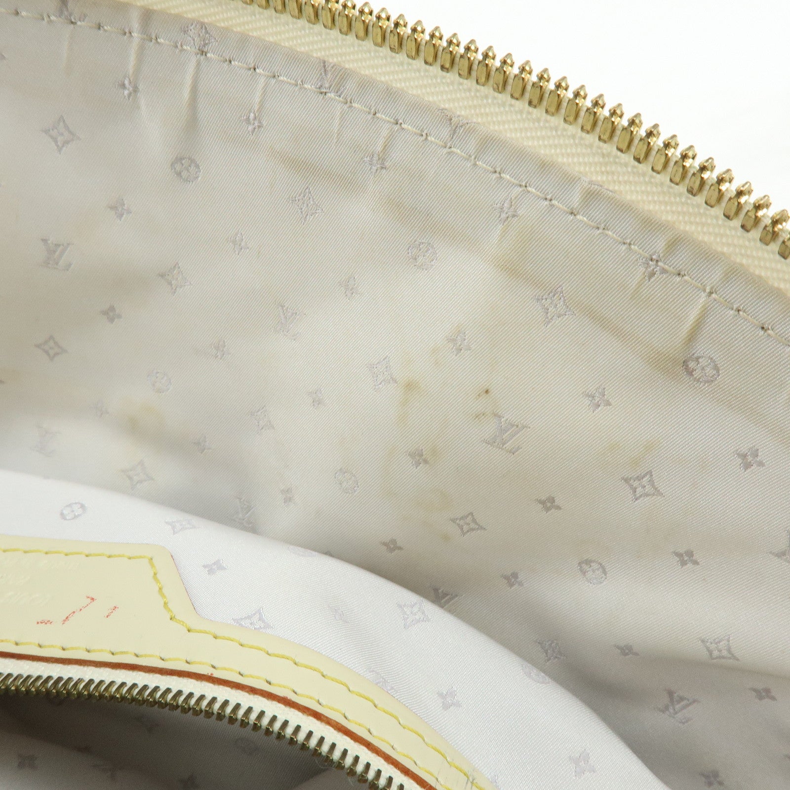 Louis Vuitton Suhari Lock It PM Hand Bag Blanc M91887