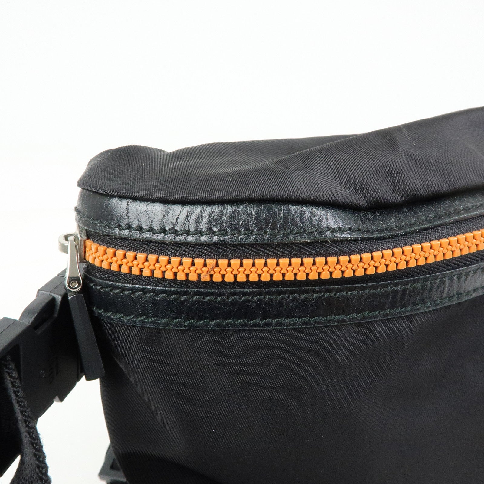 GUCCI Logo Nylon Rubber Waist Pouch Body Bag Black 211128
