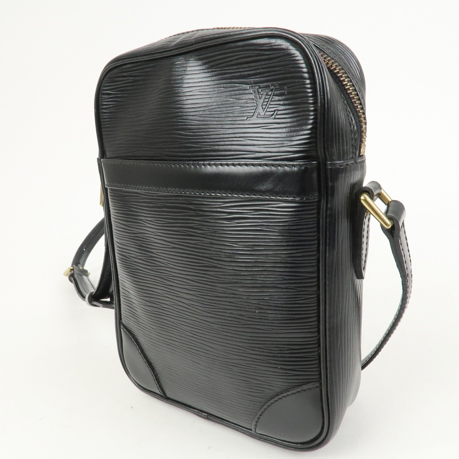 Louis Vuitton Epi Danube Shoulder Bag Crossbody Bag Noir M45632
