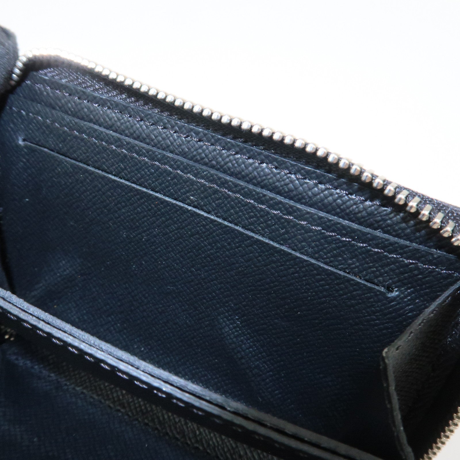 Louis Vuitton Taiga Zippy Coin Purse Coin Case Noir Black M30511