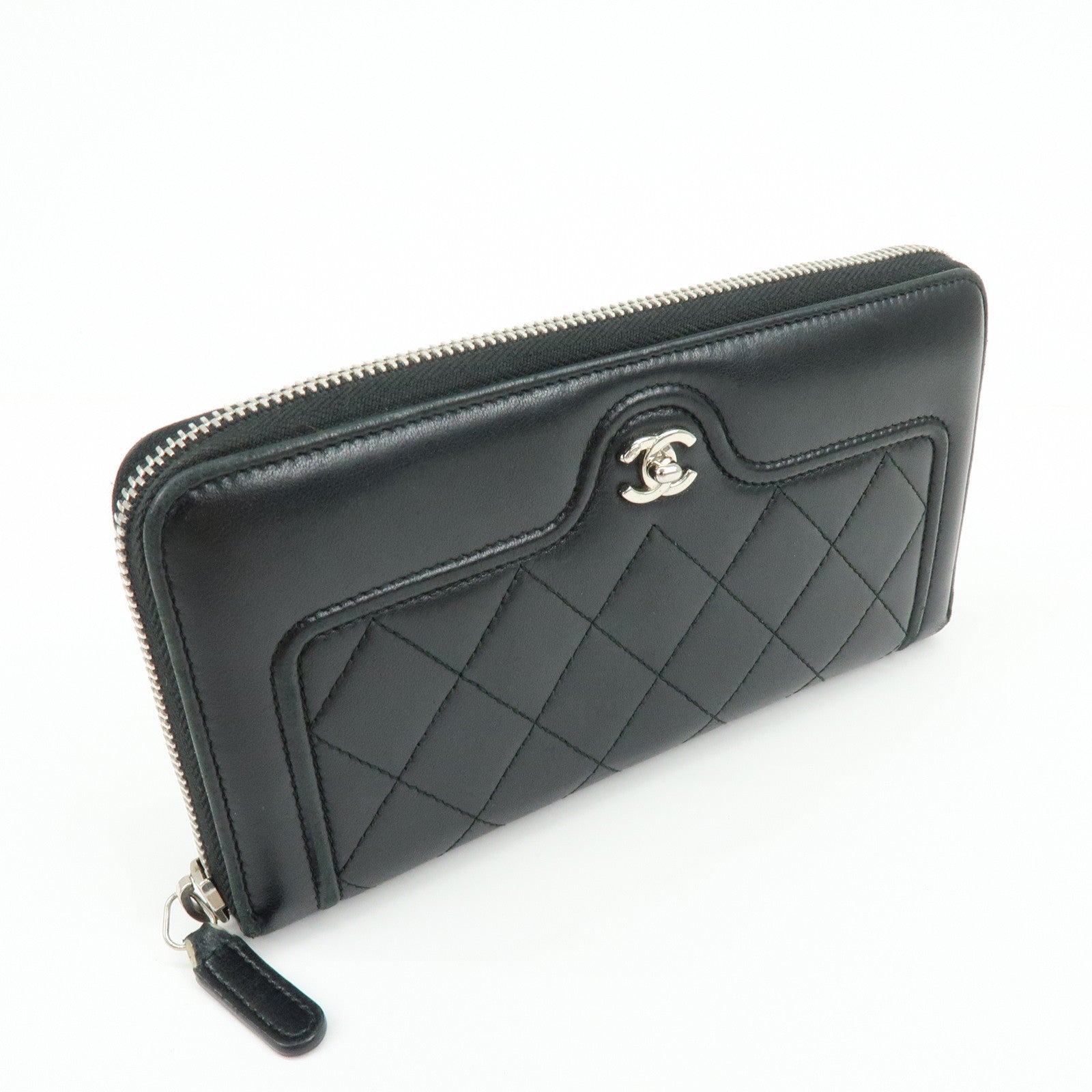 CHANEL COCO Mark Matelasse Lamb Skin Round Zippy Wallet Black