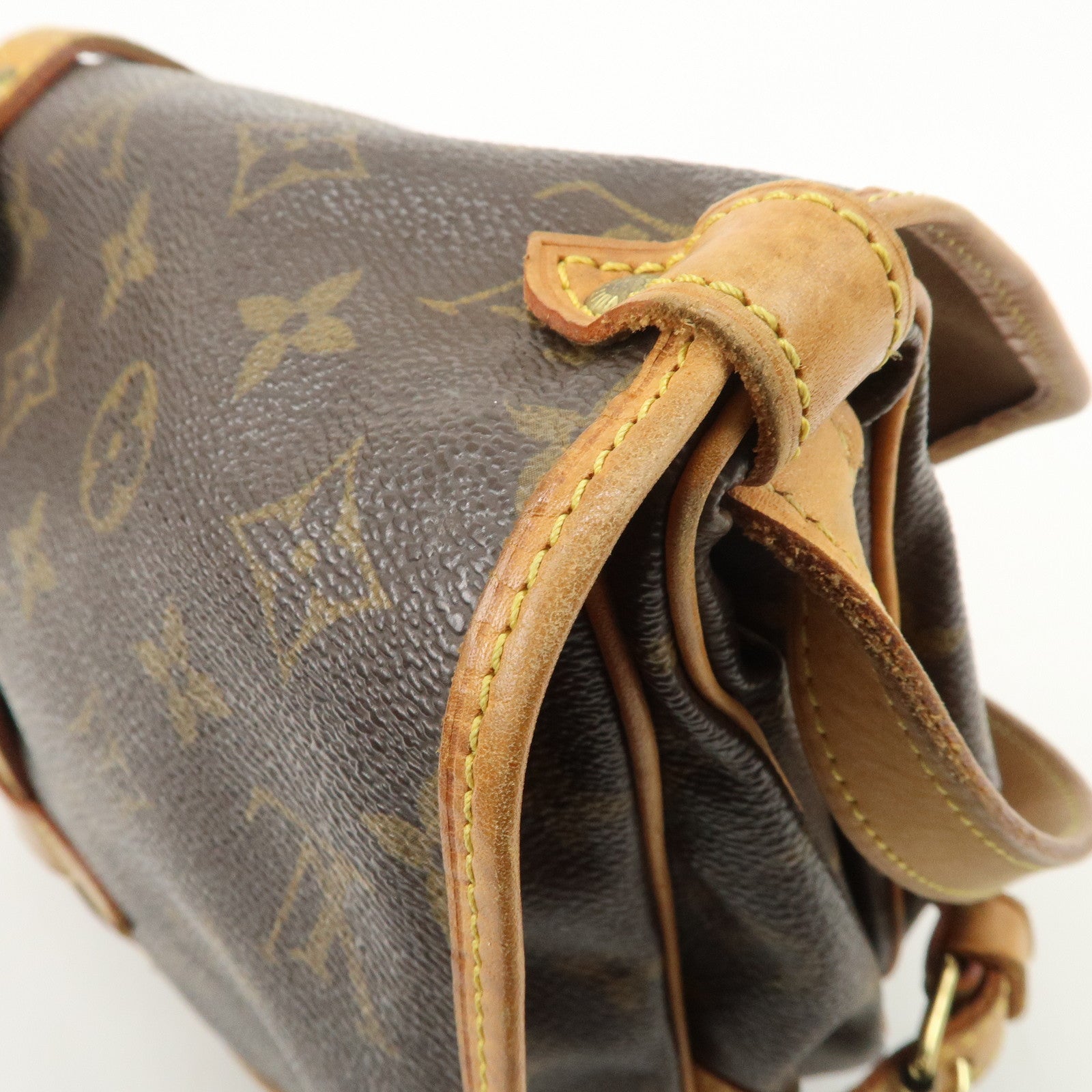 Louis Vuitton Monogram Saumur 30 Shoulder Bag Crossbody Bag M42256