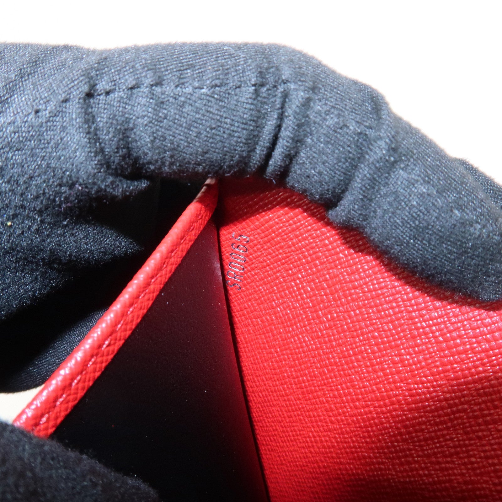Louis Vuitton Epi Portefeuille Koala Wallet Rouge M5801E