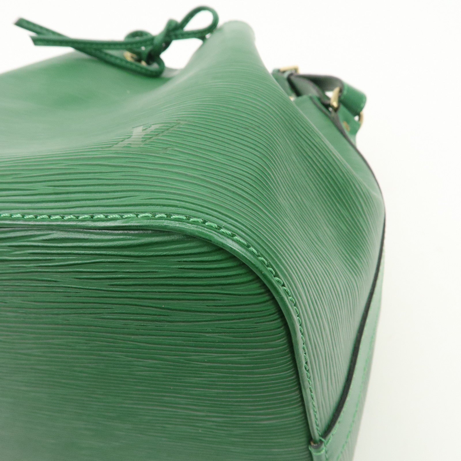 Louis Vuitton Epi Petit Noe Shoulder Bag Borneo Green M44104