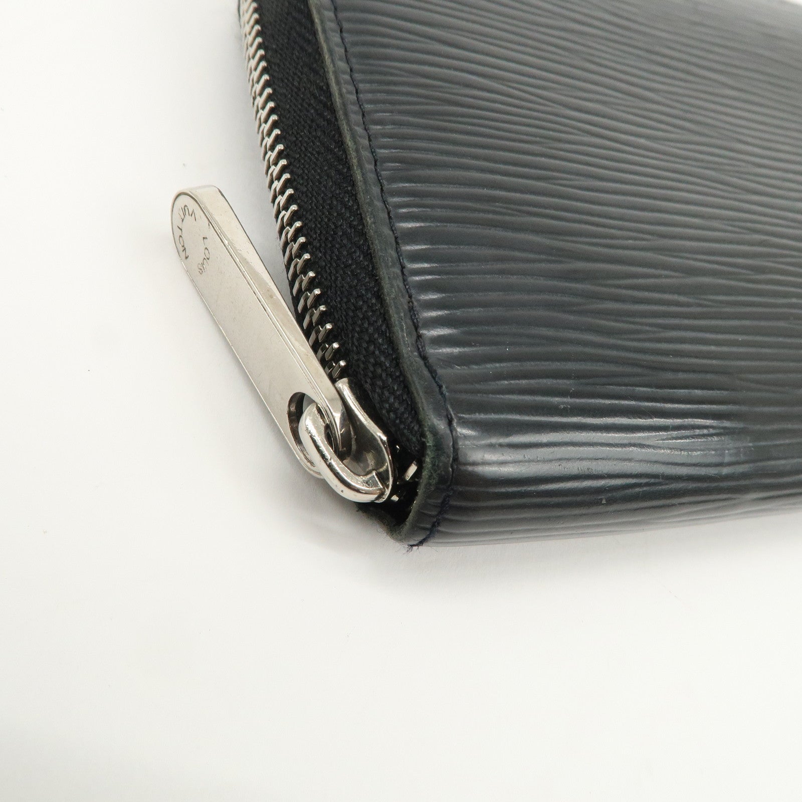 Louis Vuitton Epi leather Round Zippy Long Wallet Noir M60072