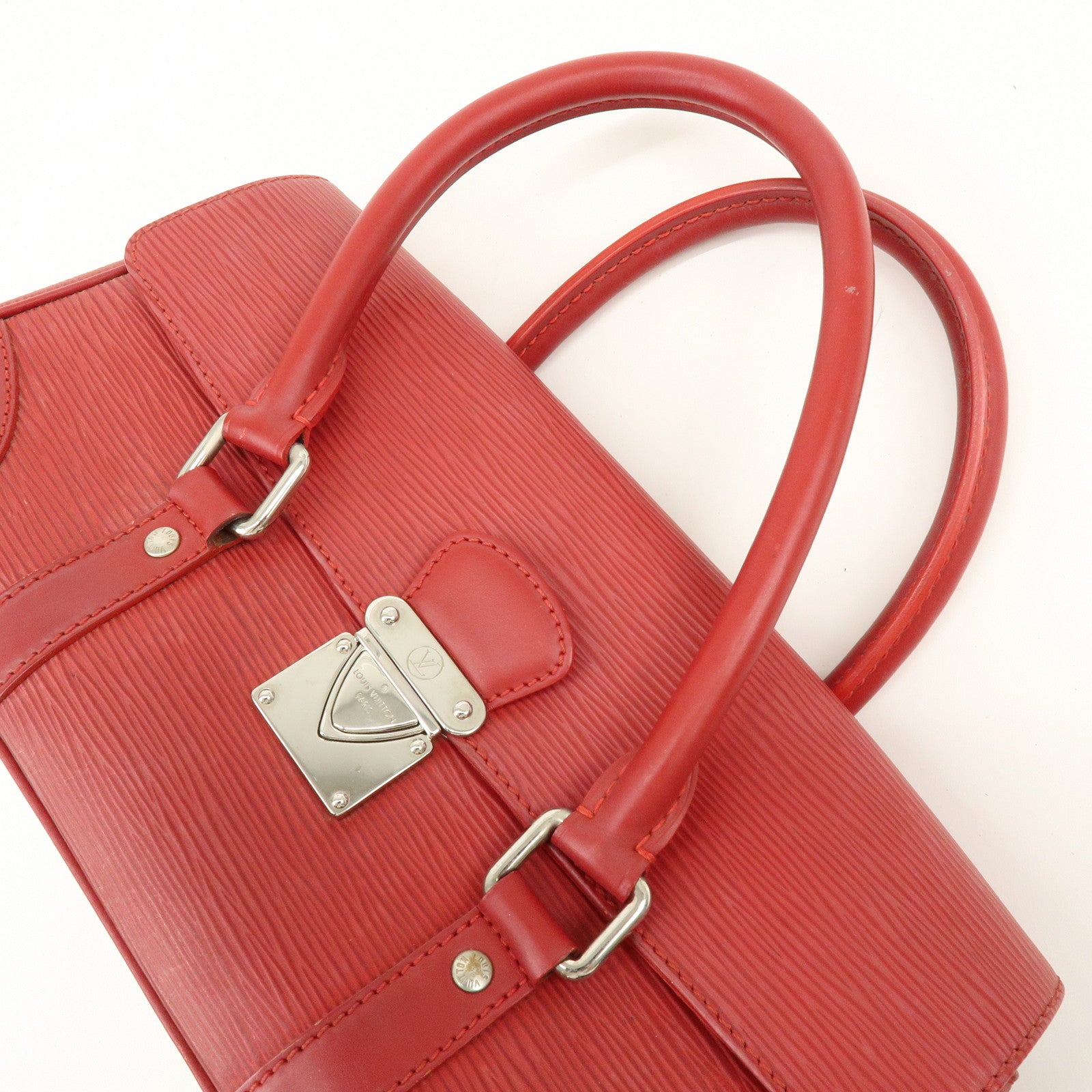 Louis Vuitton Epi Leather Segur PM Hand Bag Rouge M5882E