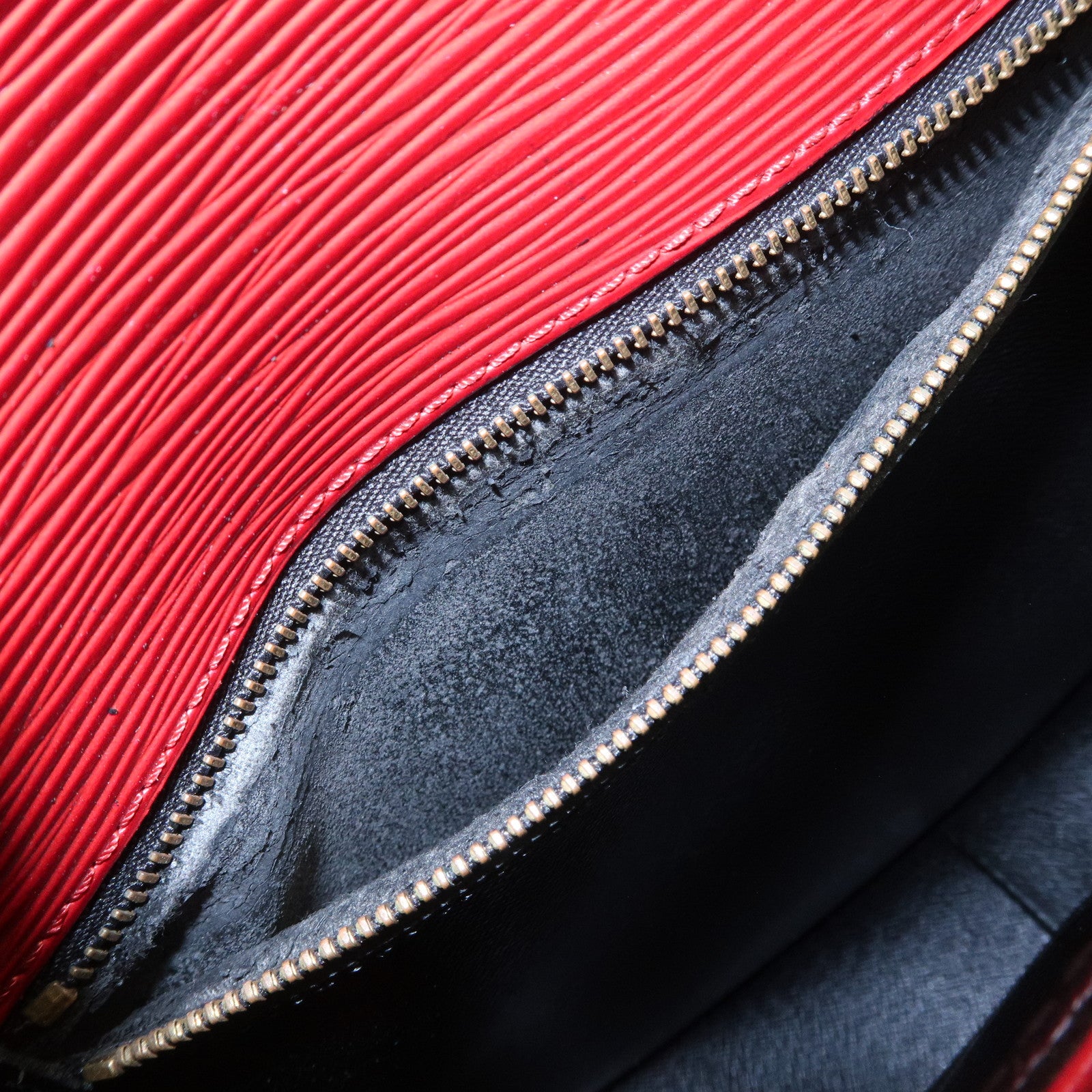 Louis Vuitton Epi Saint Cloud Shoulder Bag Crossbody Bag Red M52197