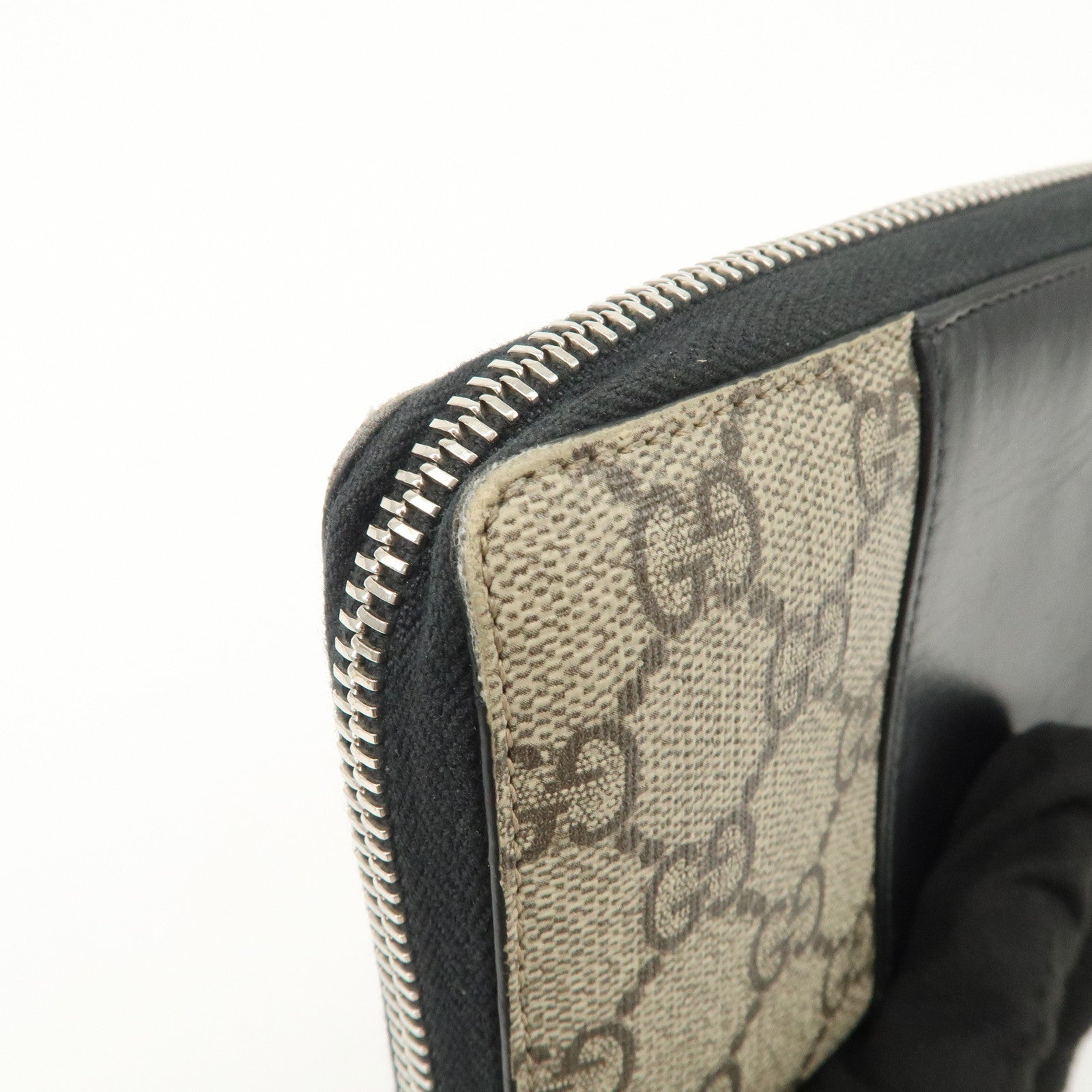GUCCI GG Supreme Leather Round Zippy Long Wallet Beige Black 451249