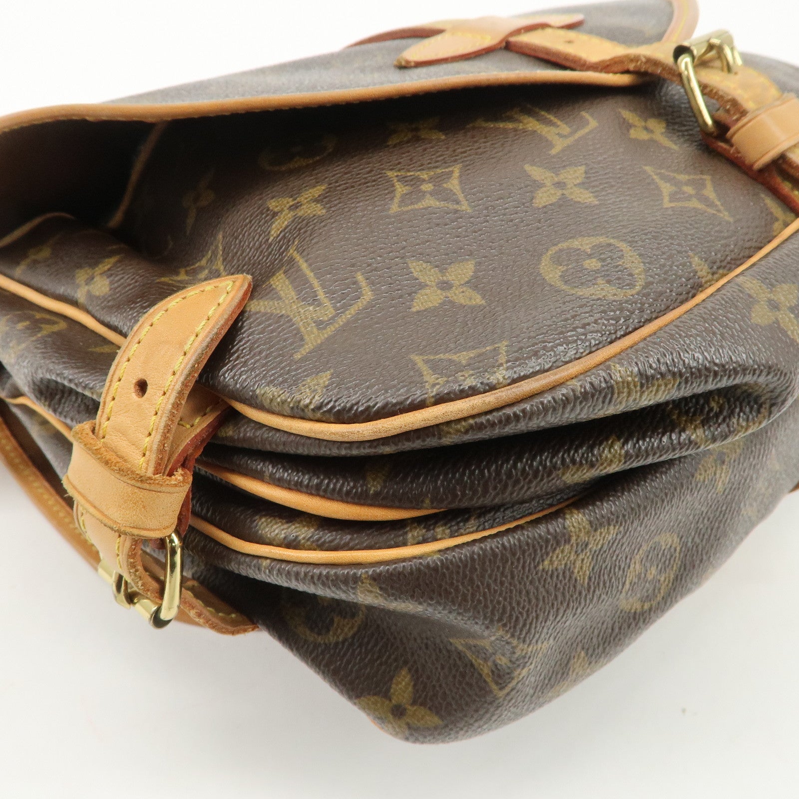 Louis Vuitton Monogram Saumur 30 Shoulder Bag Crossbody Bag M42256