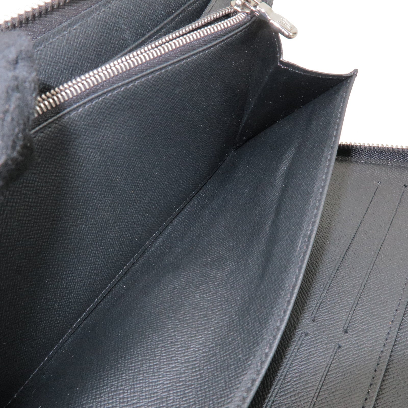 Louis Vuitton Taiga Zippy Organizer NM Long Wallet Noir M30056