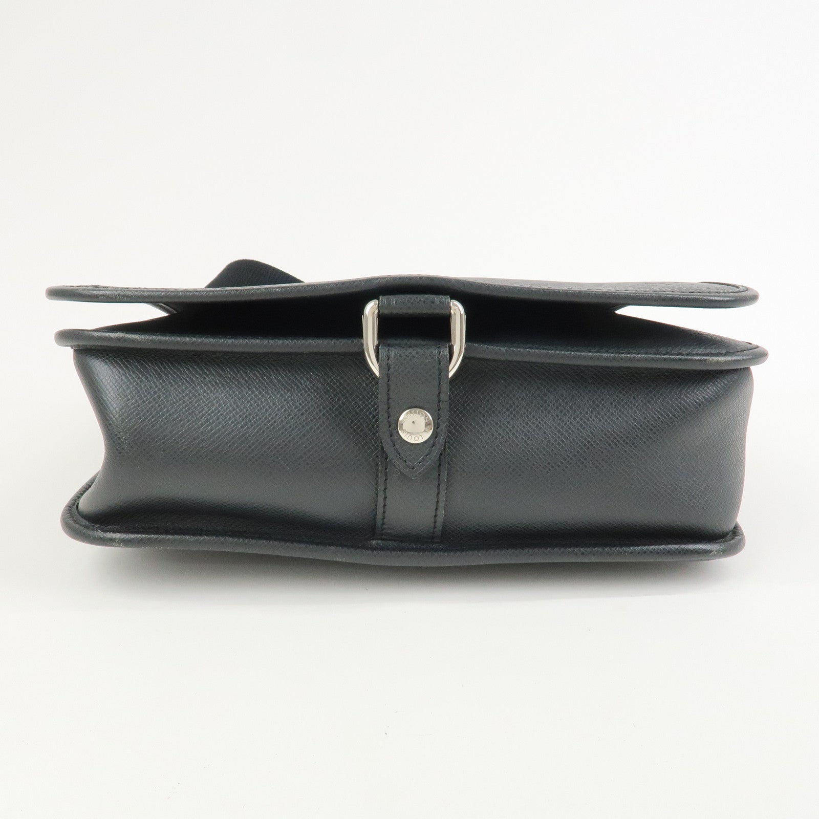 Louis Vuitton Taiga Andrei Shoulder Bag Ardoise M32482