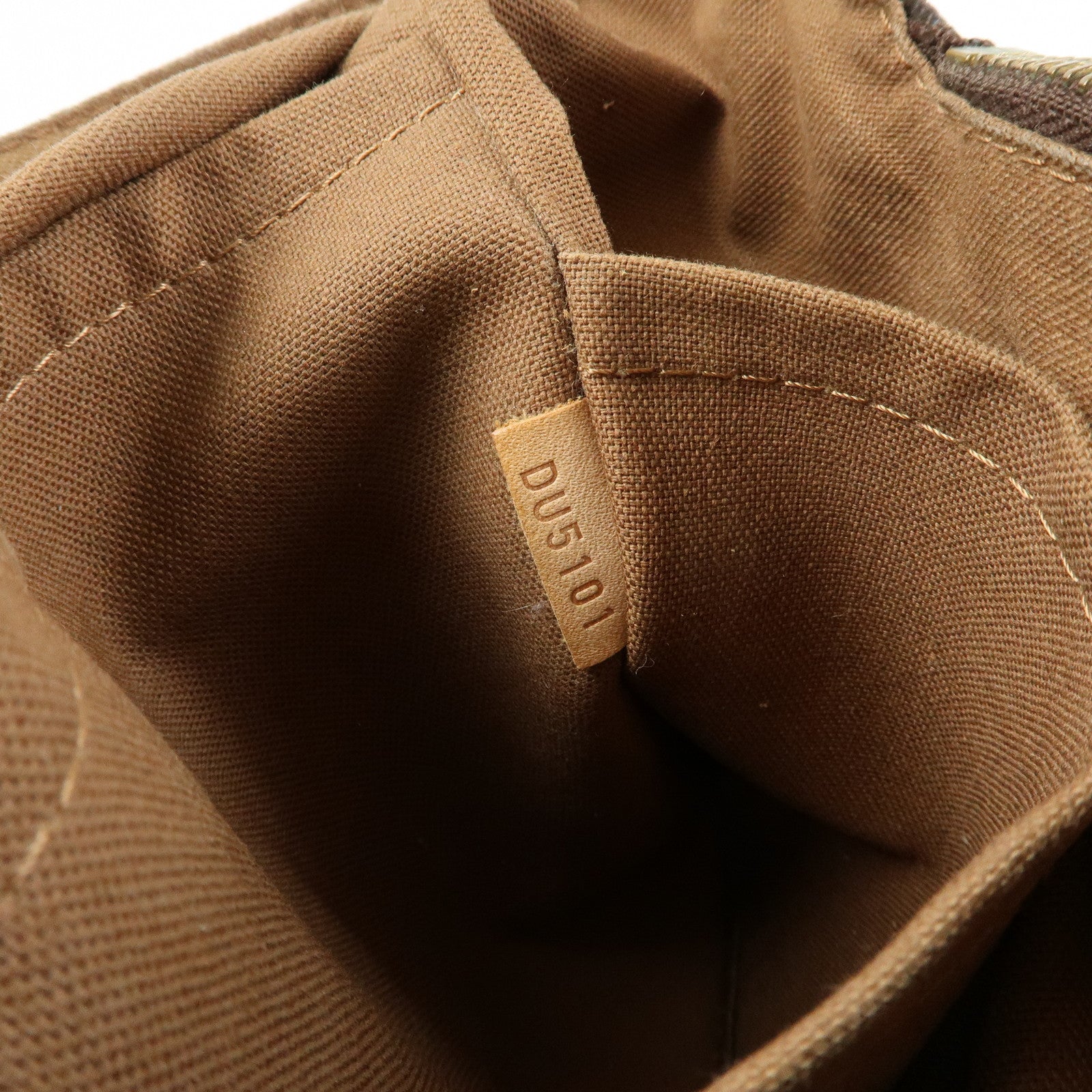 Louis Vuitton Monogram Messenger Beaubourg MM Canvas Bag M97038