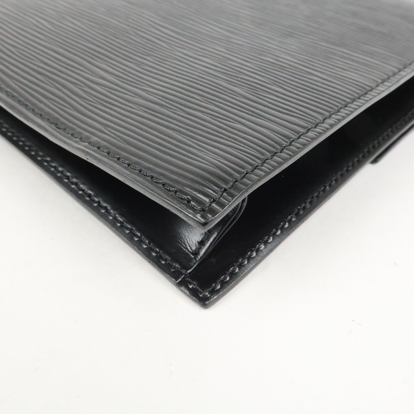 Louis Vuitton Epi leather Hublot Clutch Bag Noir M52557