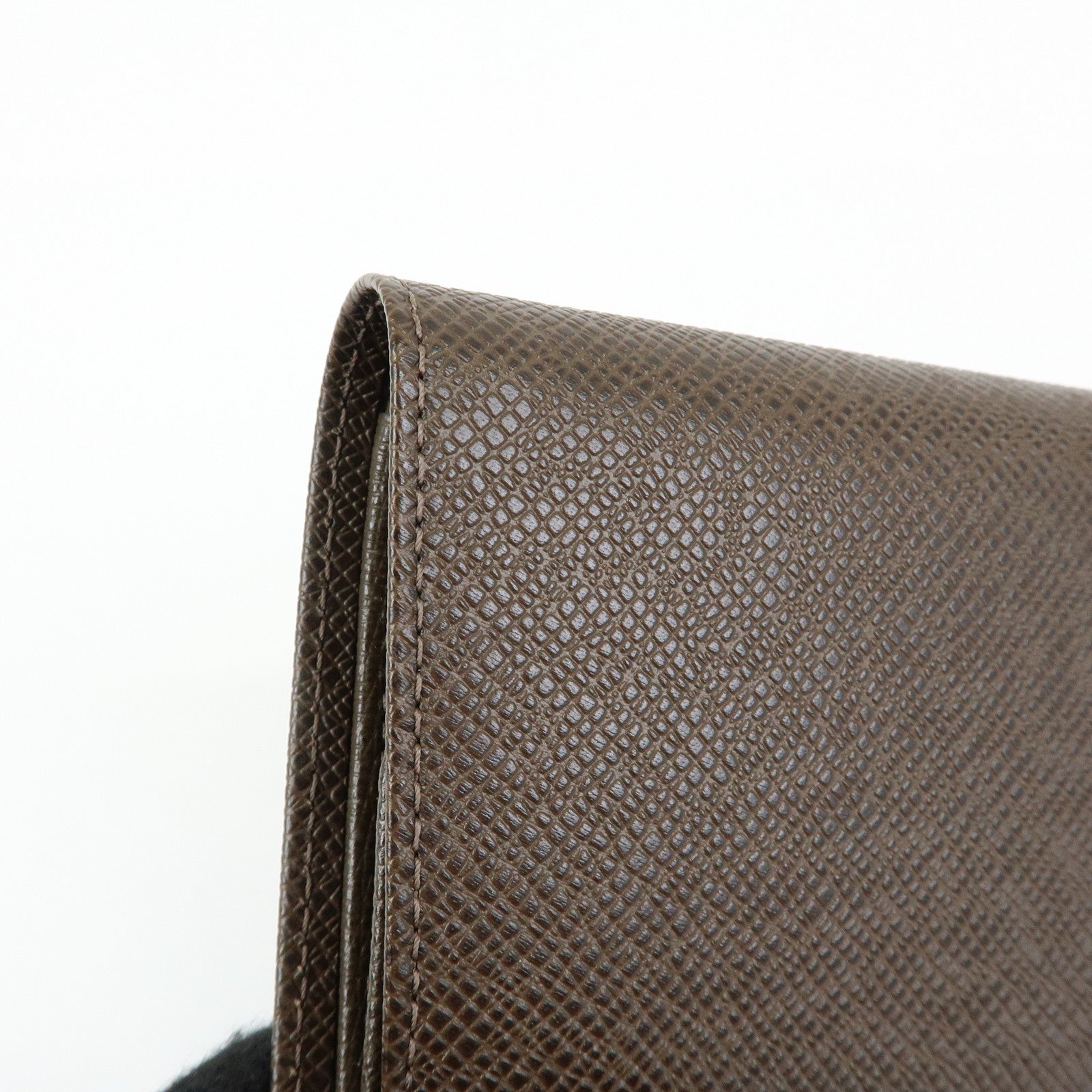 Louis Vuitton Taiga Porte 3 Cartes Credit Bi-fold Wallet M30458