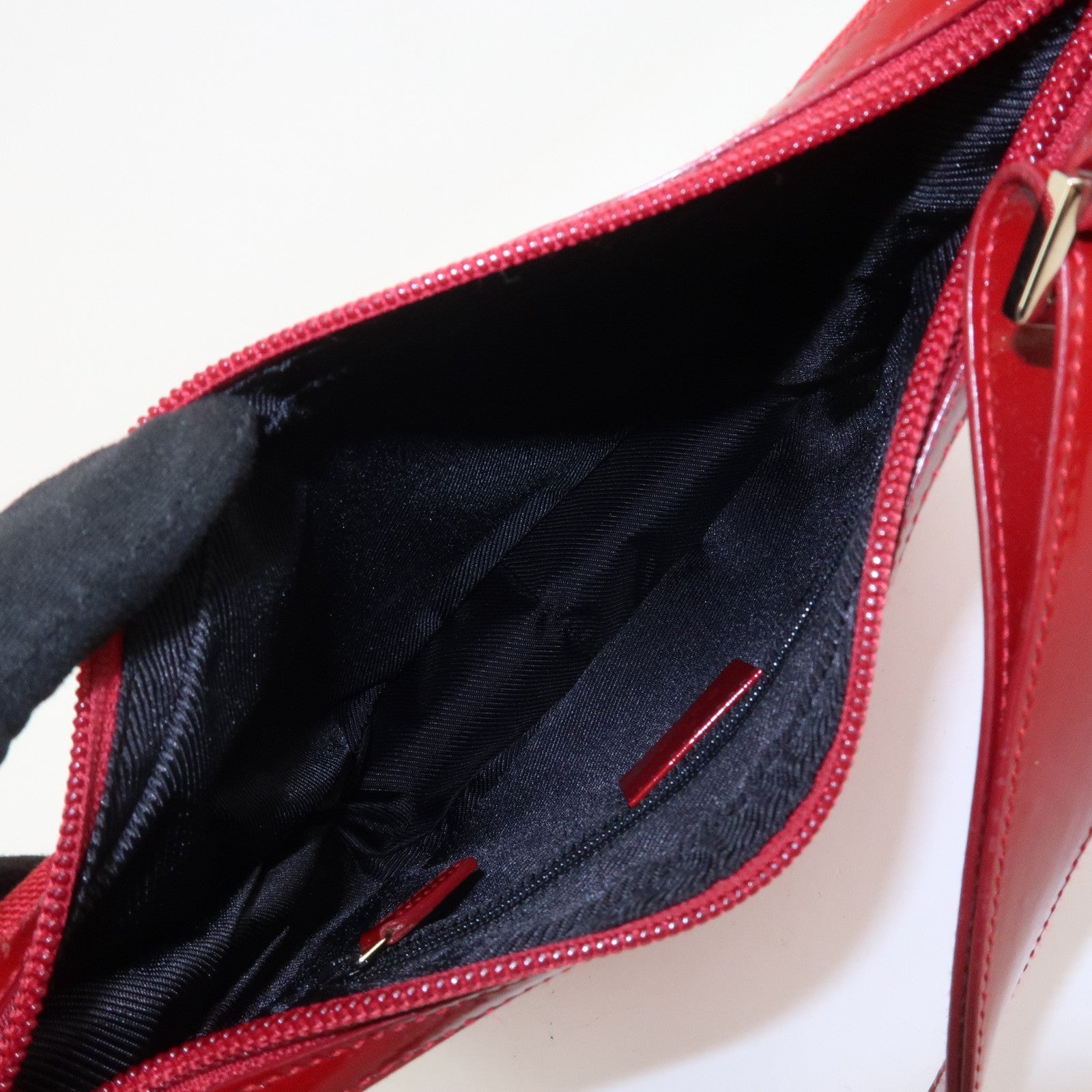 GUCCI GG Canvas Patent Leather Shoulder Bag Hand Bag Red 001・4206