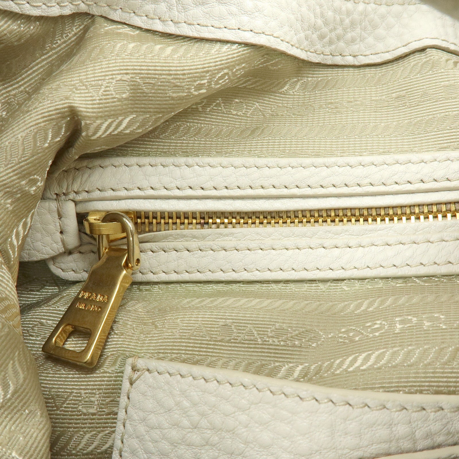 PRADA Logo Calf Leather Shoulder Bag Hand Bag White BR4311