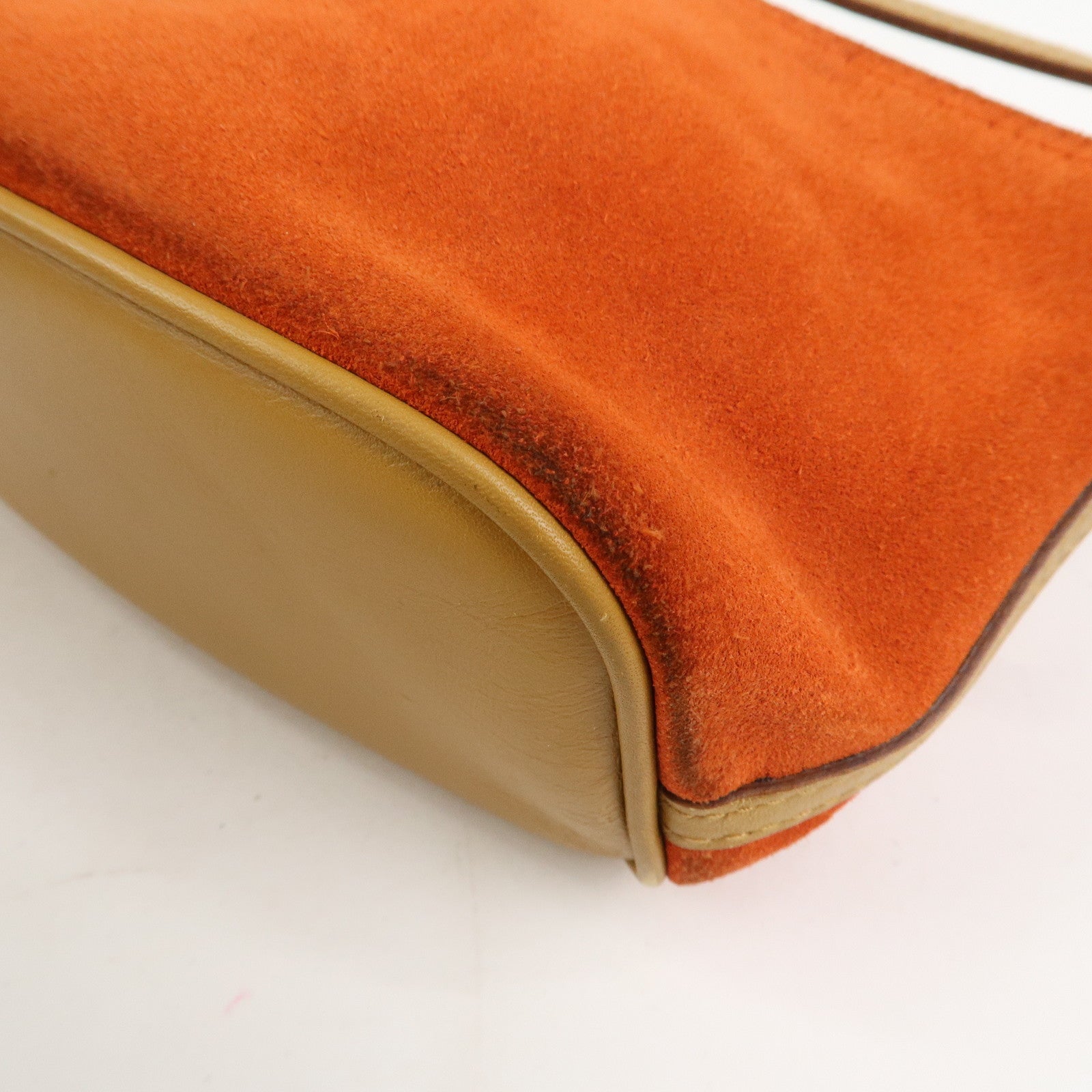GUCCI Boat Bag Suede Leather Accessory Pouch Hand Bag 039.1103