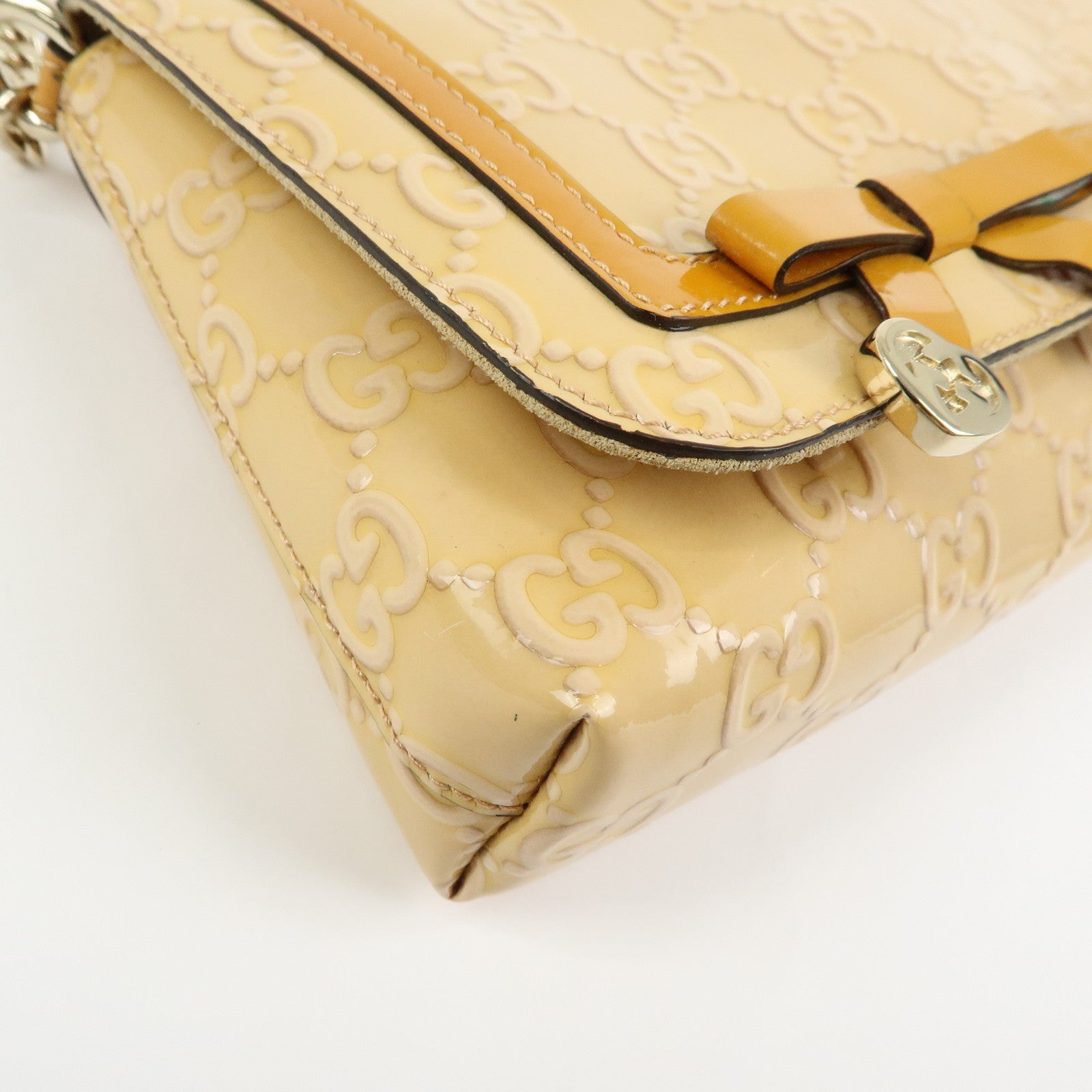 GUCCI InterlockingG Lovely Heart Patent Leather Broadway Bag 257611