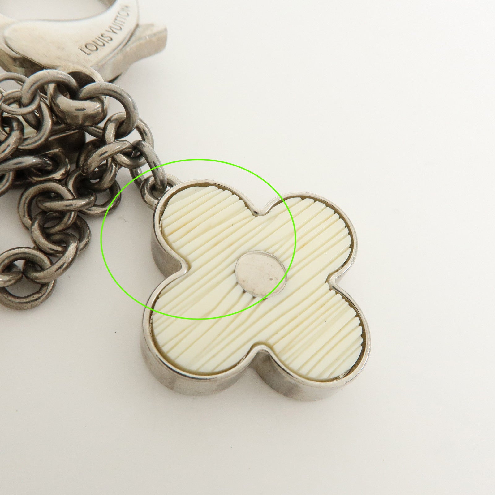 Louis Vuitton Bijoux Sac Fleur de Epi Bag Charm Silver White M65085