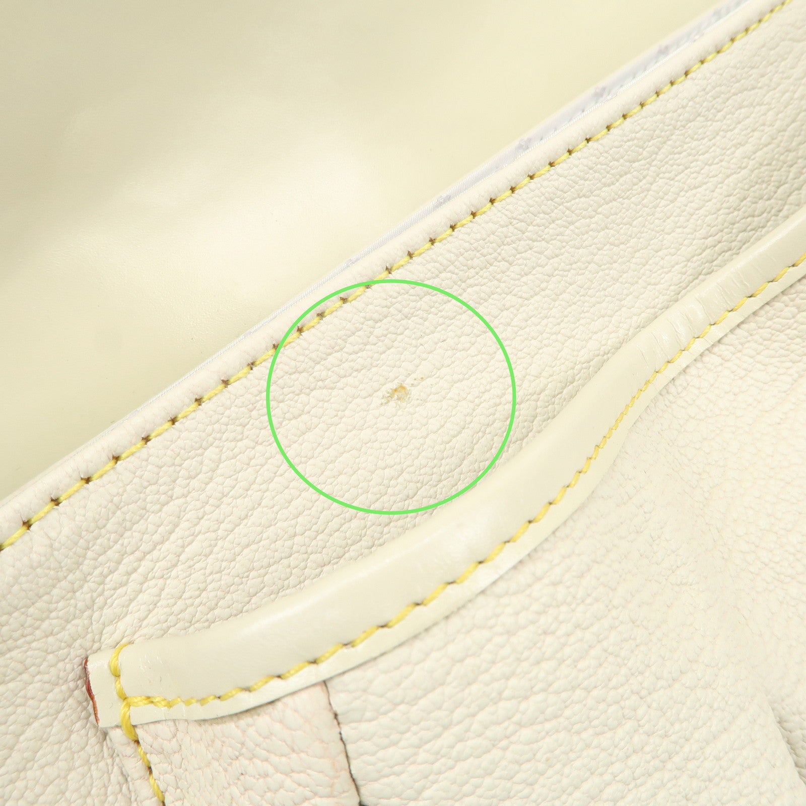 Louis Vuitton Suhali Leather Confidence Shoulder Bag Blanc M91782 Used