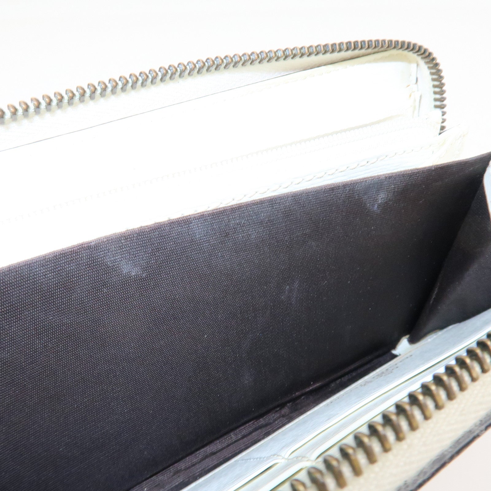 GUCCI Leather Round Zippy Long Wallet White 410102