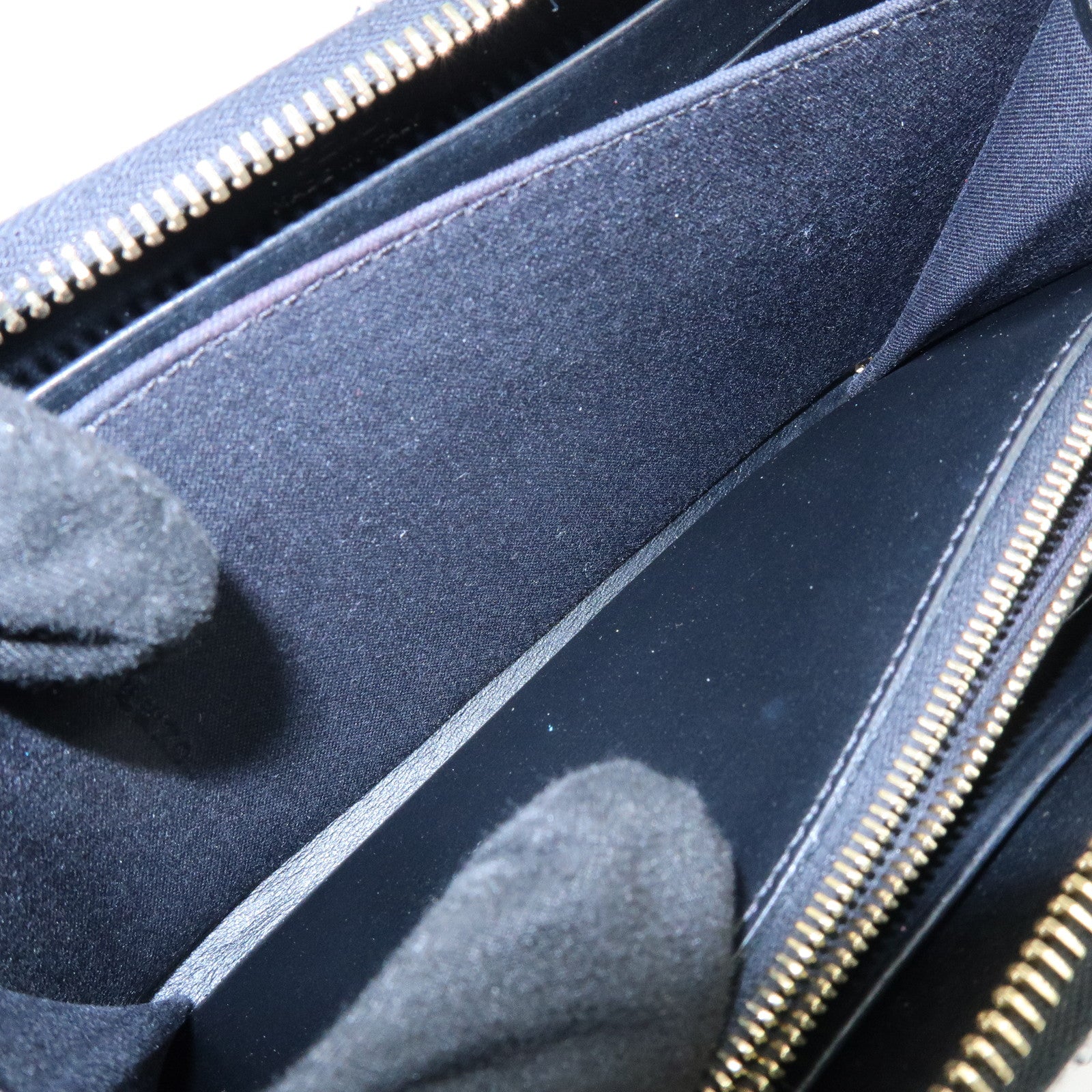 FENDI Leather Round Zippy Long Wallet Black 8M0299