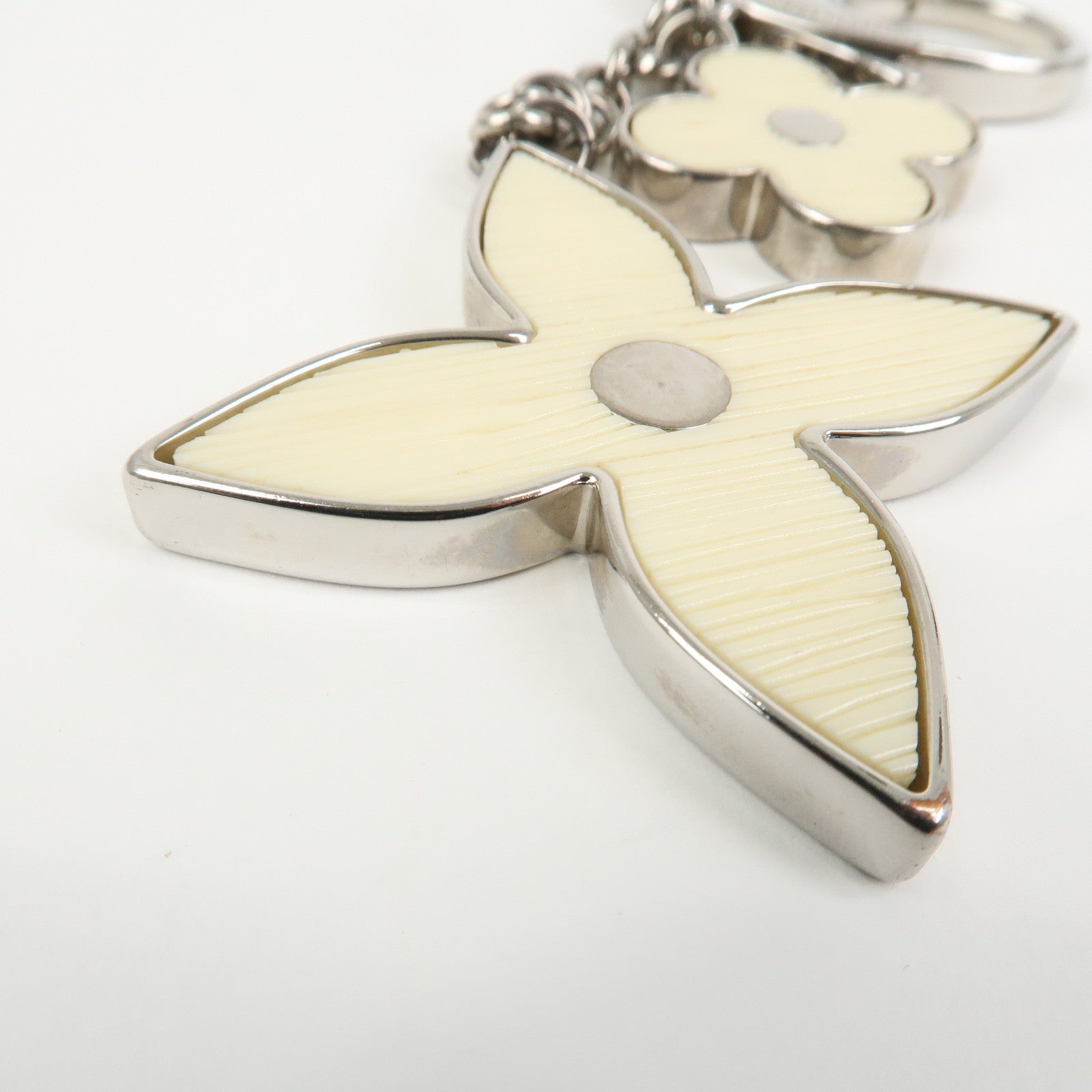 Louis Vuitton Bijoux Sac Fleur de Epi Bag Charm Silver White M65085