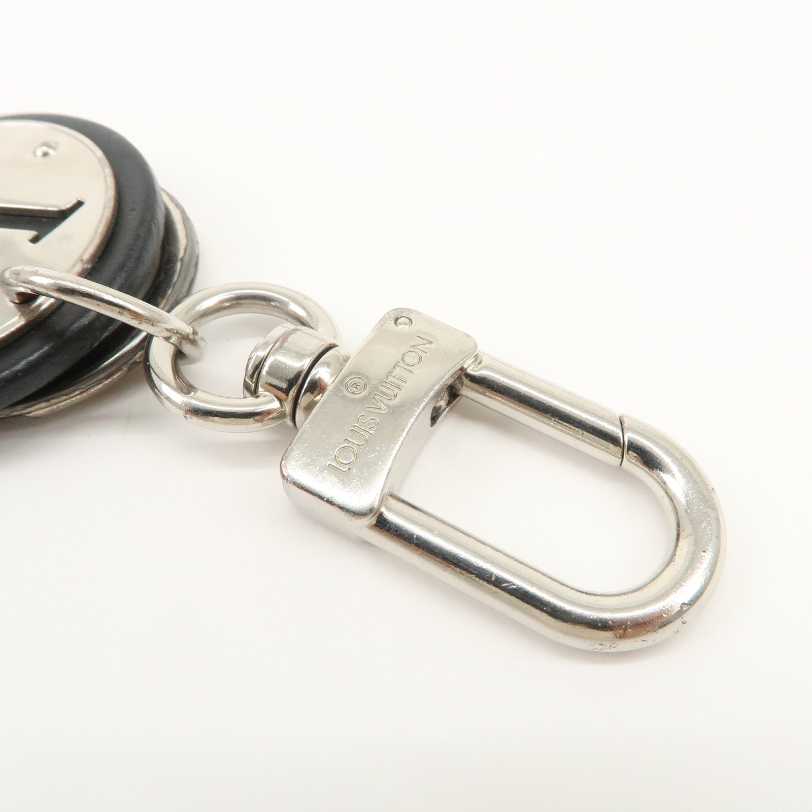 Louis Vuitton Porte Cles LV Circle Key Ring Black Silver M67362