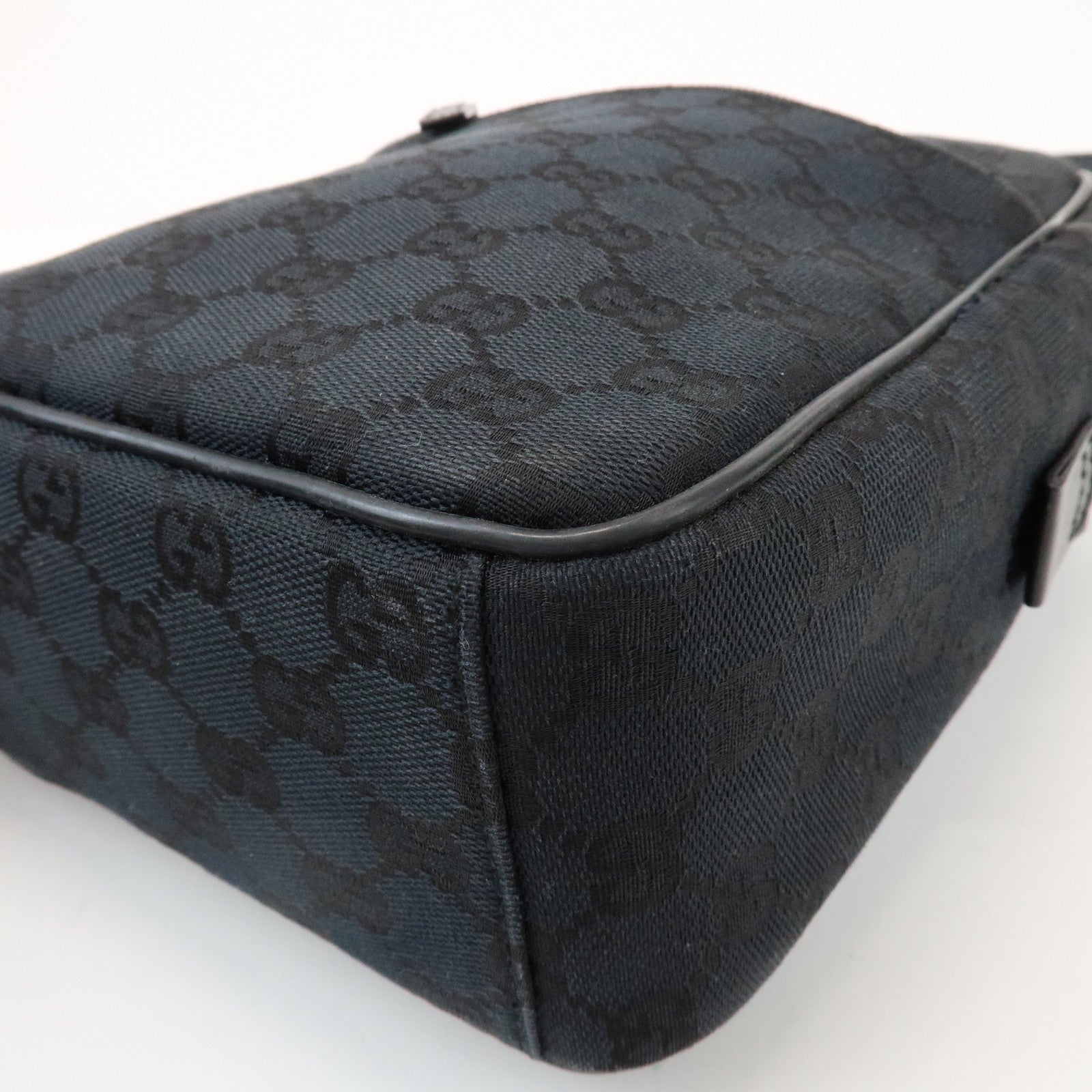 GUCCI GG Canvas Leather Shoulder Bag Black 018.1612.200047