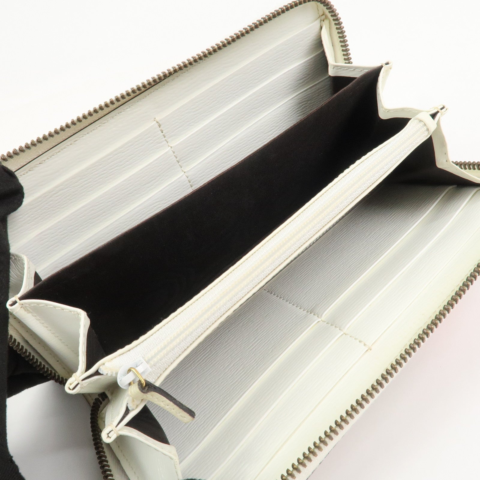 GUCCI Leather Round Zippy Long Wallet White 410102