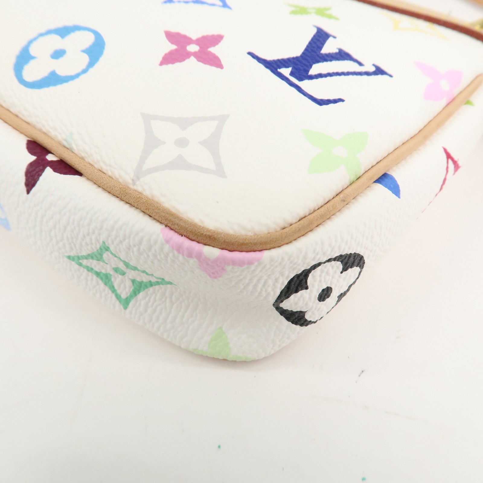Louis Vuitton Monogram Multicolor Pochette Accessoires Blanc M92649