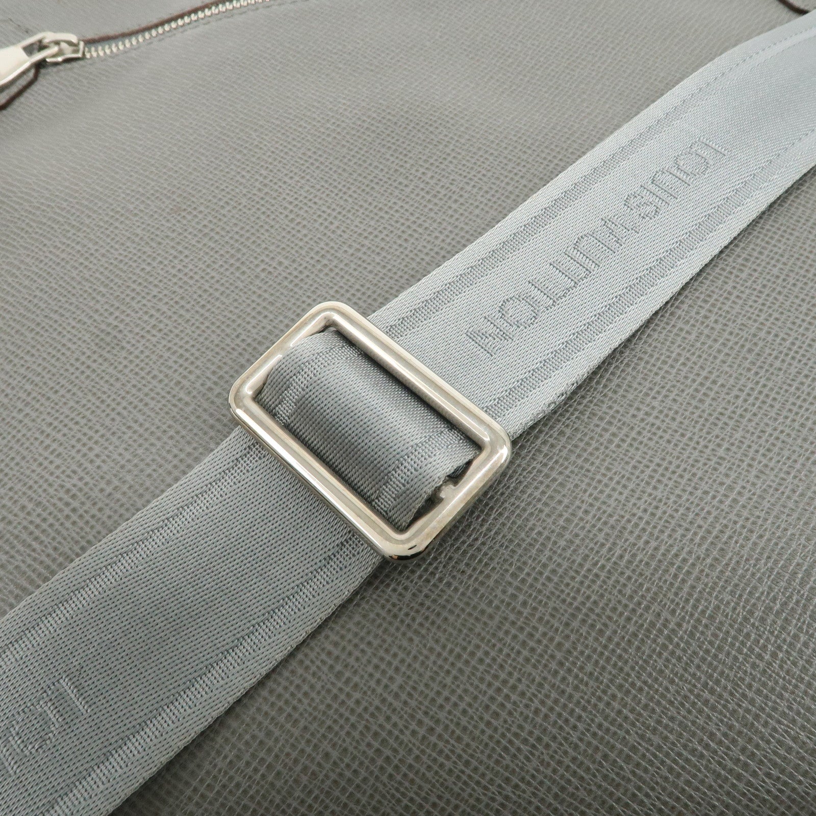 Louis Vuitton Taiga Sasha Shoulder Bag Crossbody Bag Glacier M32630