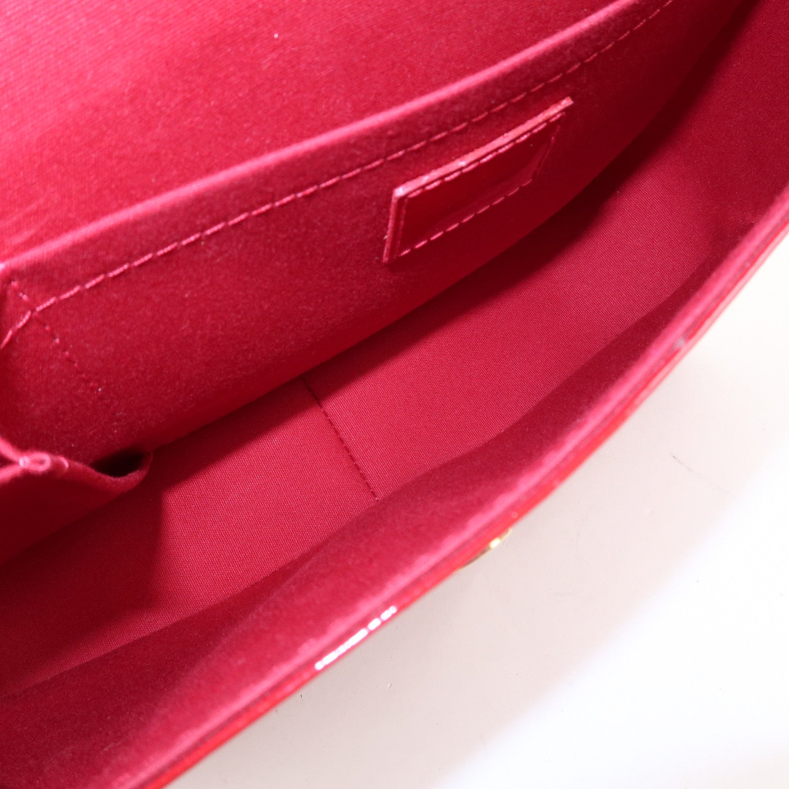 Louis Vuitton Monogram Vernis Rodeo Drive Shoulder Bag Red M93599