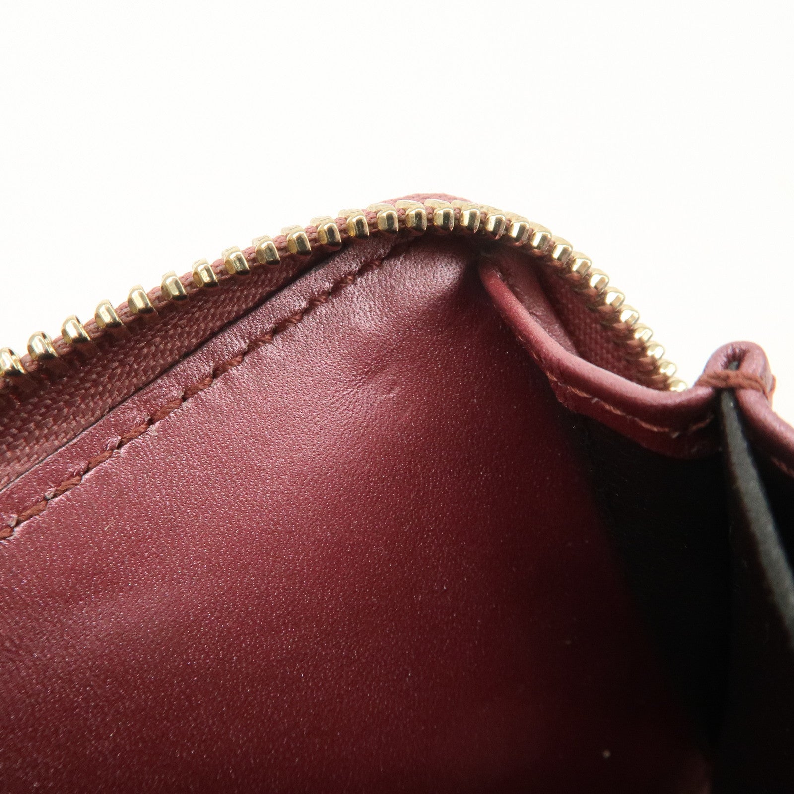 GUCCI Micro Guccissima Leather Round Zippy Coin Case 255452