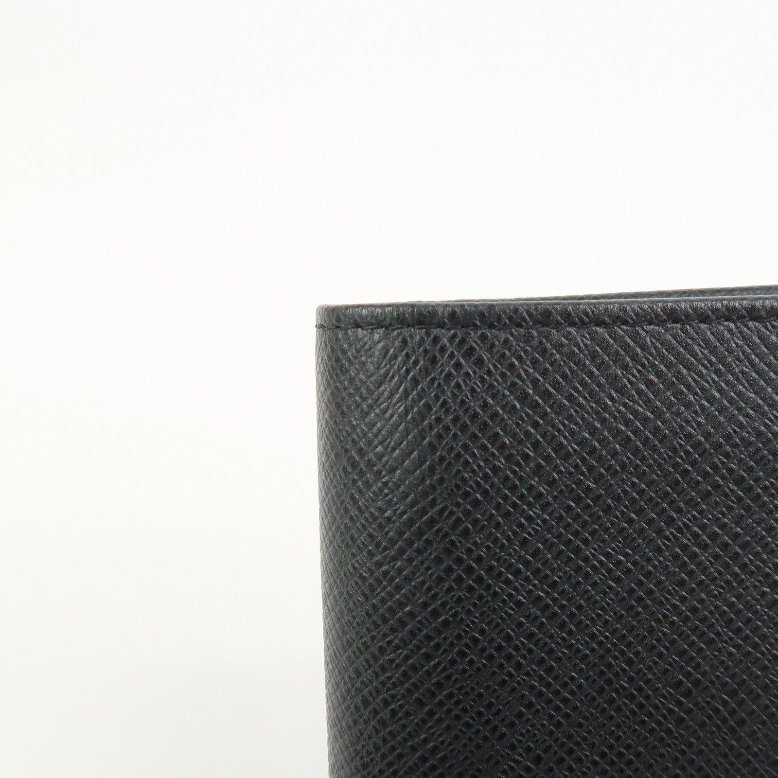 Louis Vuitton Taiga Portefeuille Brazza Bi-fold Long Wallet M30501