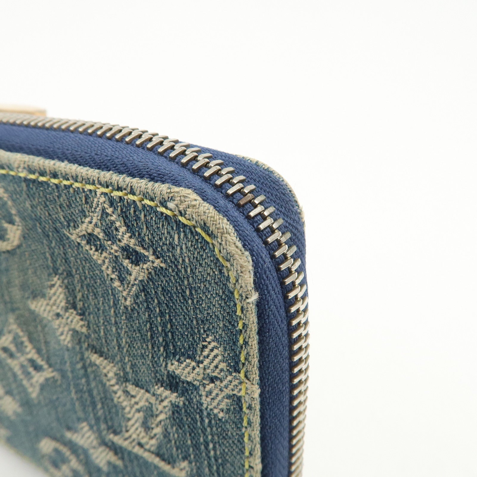 LLouis Vuitton Monogram Denim Mini Zippy Wallet Blue M95342