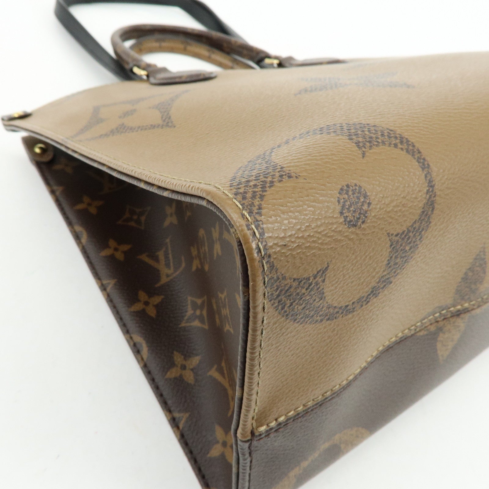 Louis Vuitton Monogram Giant Reverse On the Go MM Tote Bag M45321