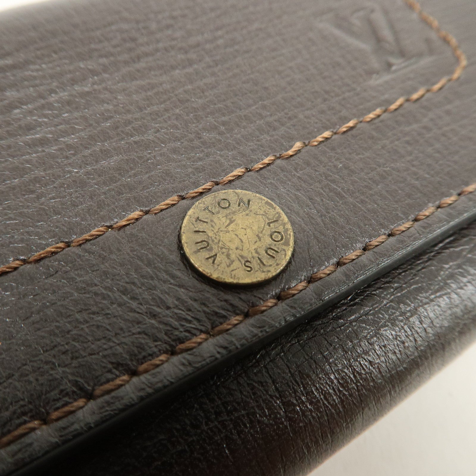 Louis Vuitton Utah Leather Multicles 6 Key Case Cafe M95539