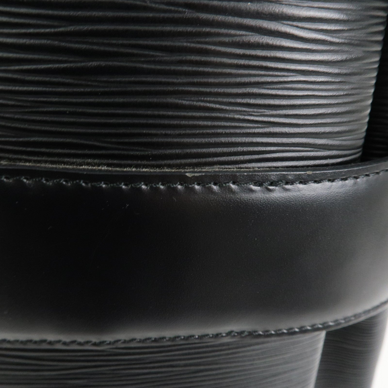 Louis Vuitton Epi Leather Sac D'epaule PM Bucket Bag Black M80157