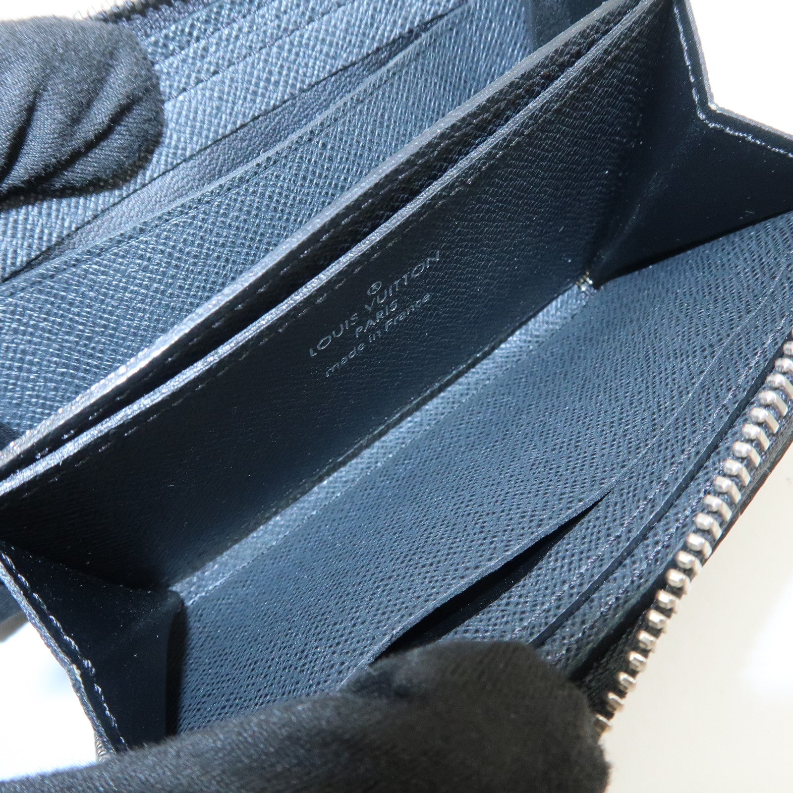 Louis Vuitton Taiga Zippy Coin Purse Coin Case Noir M30511