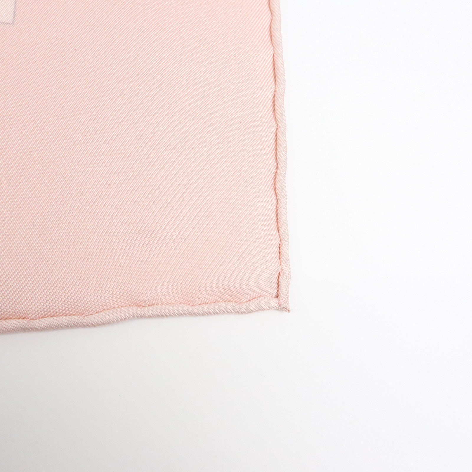 HERMES Carre 90 Silk 100% Scarf Des Fleurs Pour Le Dire Light Pink