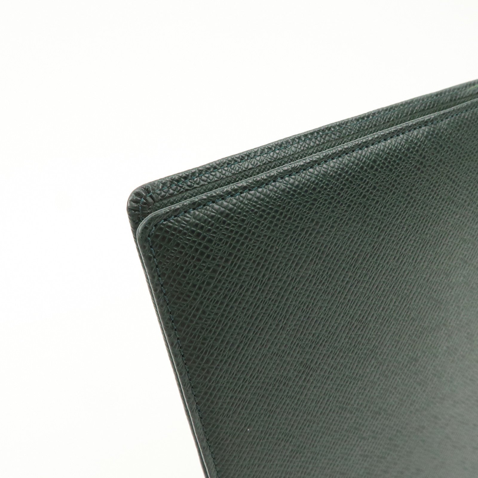 Louis Vuitton Taiga Agenda Bureau Planner Cover Epicea R20407 Used