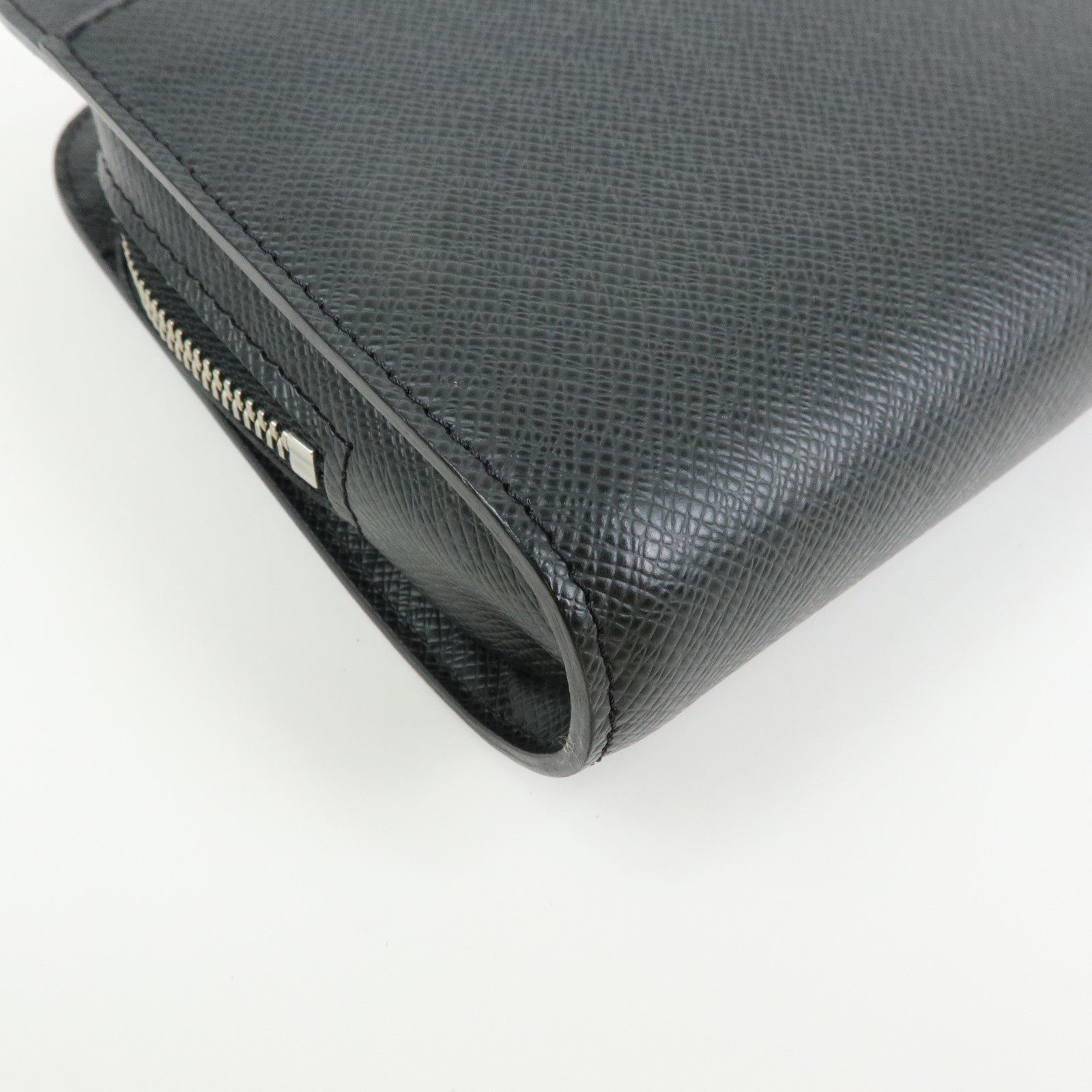 Louis Vuitton Taiga Baikal Leather Clutch Bag Pouch Ardoise M30182