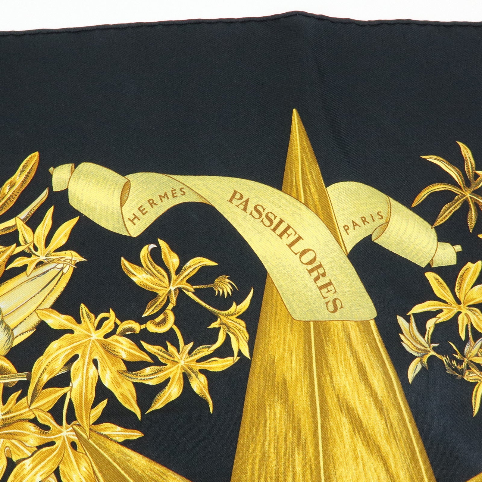HERMES Carre 90 Silk 100% Scarf PASSIFLORES Flower Print Black Gold
