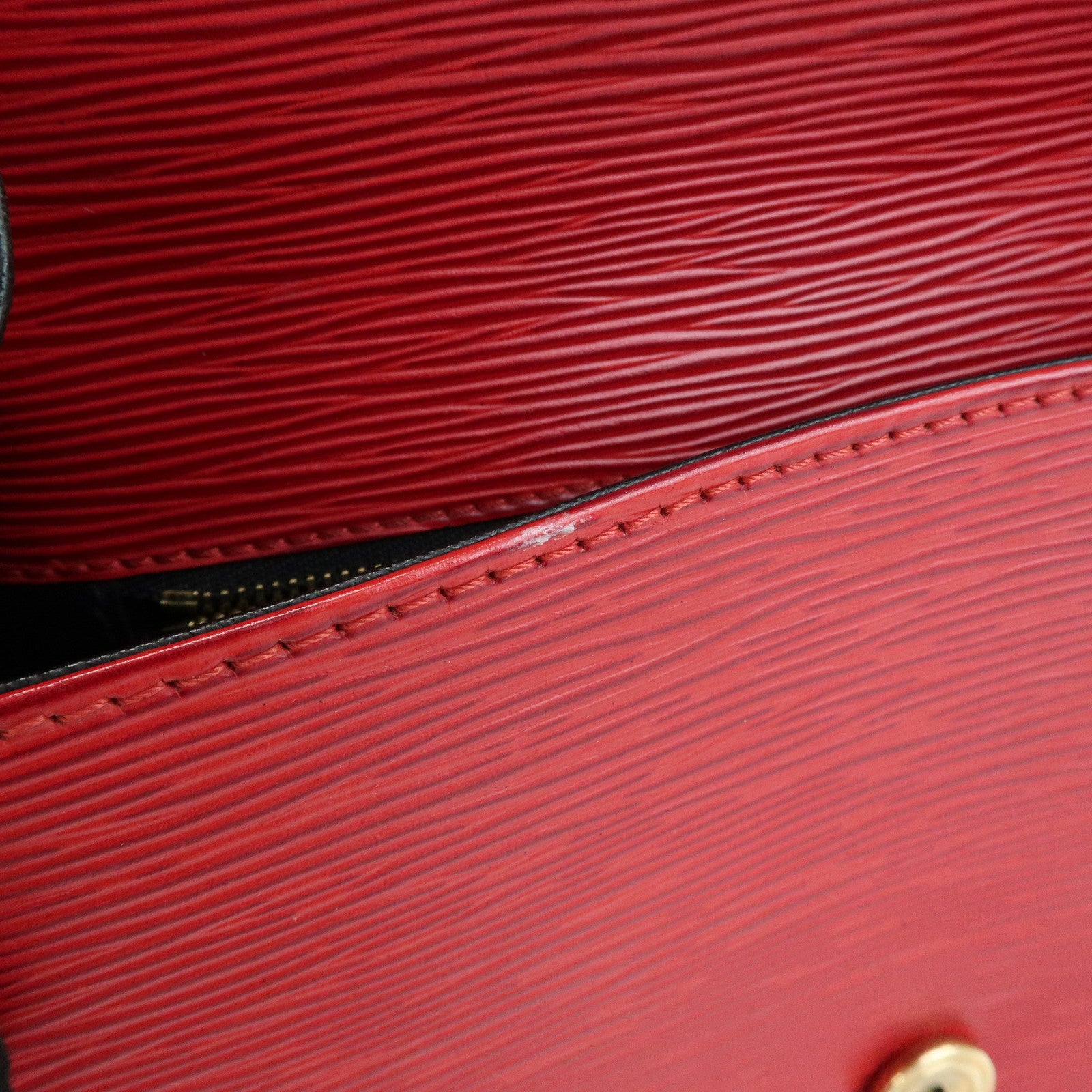 Louis Vuitton Epi Saint Cloud Shoulder Bag Crossbody Bag Red M52197