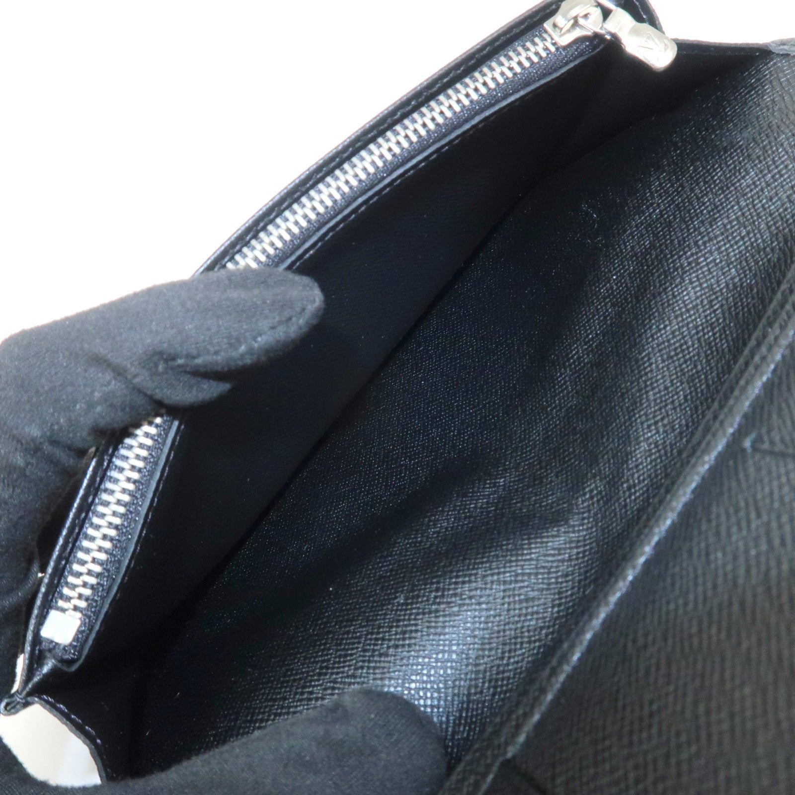 Louis Vuitton Taiga Portefeuille Brazza Bi-fold Long Wallet M30501