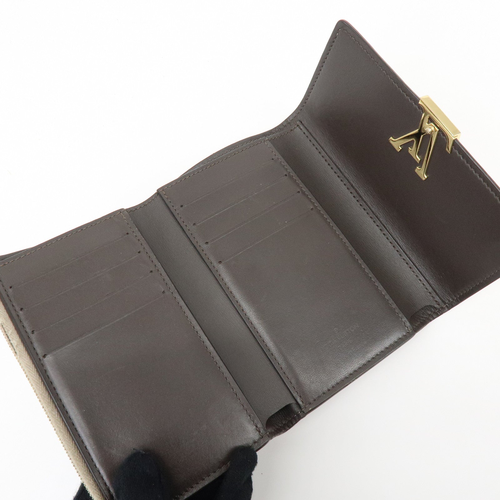 Louis Vuitton Portefeuille Capucines Leather Compact Wallet M62159